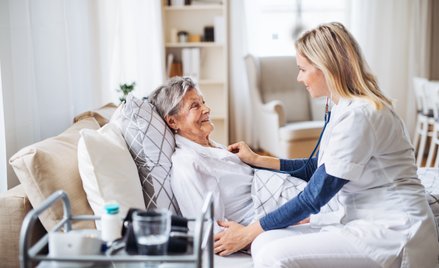 Opieka nad seniorami w Polsce ma się poprawić. Nowe przepisy są na ostatniej prostej
