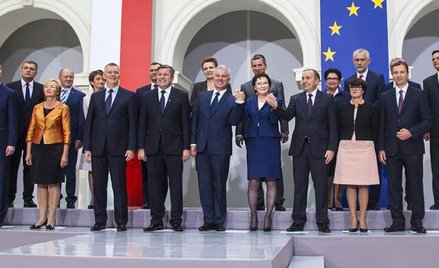 Biedna premier i bogaci ministrowie