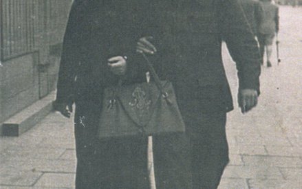 Samuel Willenberg z matką w Warszawie po "aryjskiej stronie"