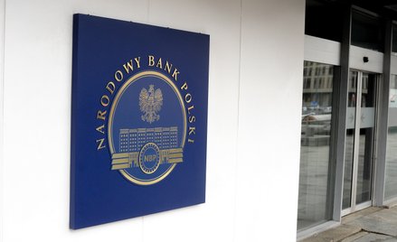 Kurs złotego pod presją sprzedających. Oczekiwanie na decyzję RPP