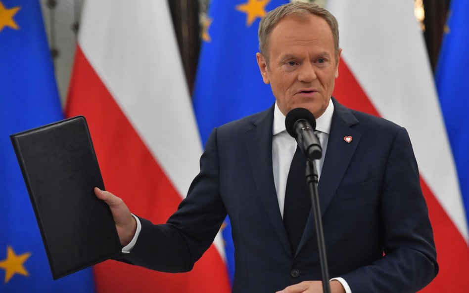 Przewodniczący PO Donald Tusk podczas konferencji prasowej