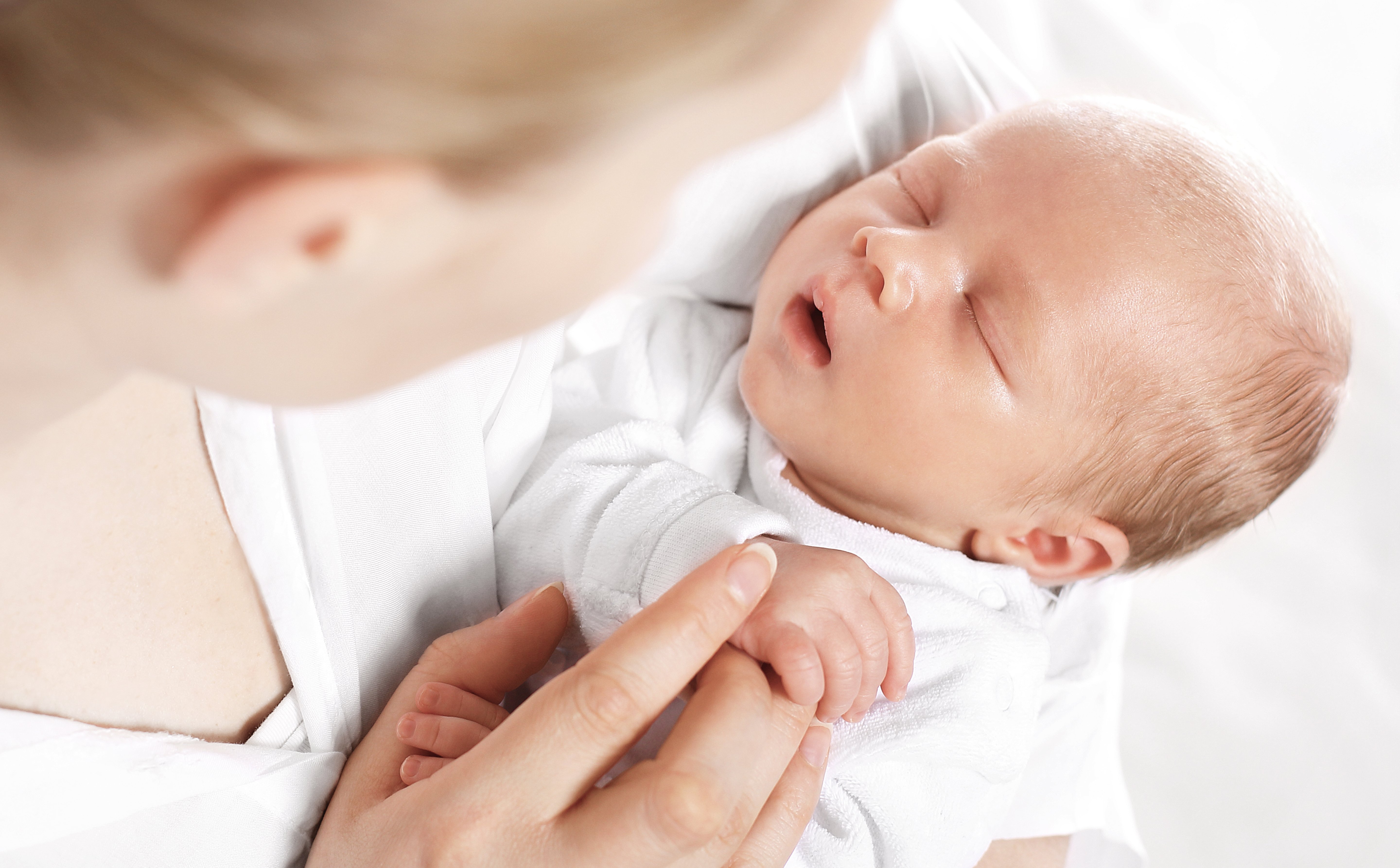 AI może zniszczyć ludzkość w kilka lat? Noblista ma zaskakujące rozwiązanie: „matka AI”