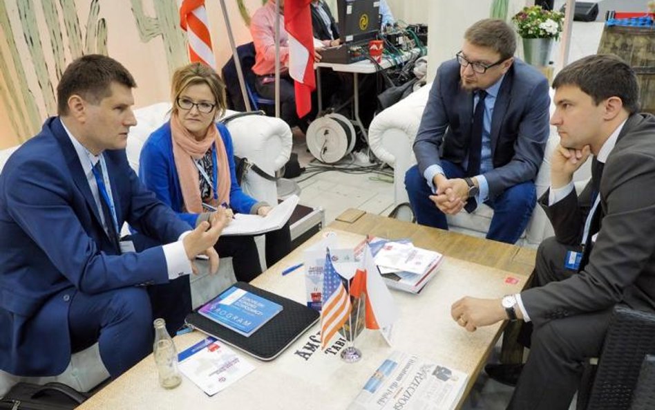 Karol Poznański z MSD Polska (z lewej), Piotr Marczuk z Microsoftu i Bartłomiej Morzycki z 3M Polska