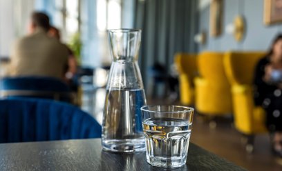 Darmowej kranówki w restauracjach i kawiarniach na razie nie będzie
