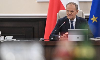 Premier Donald Tusk przewodniczy specjalnemu posiedzeniu rządu w KPRM w Warszawie