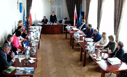 Rada Gminy Wola Krzysztoporska przegłosowała usunięcie flagi Unii Europejskiej