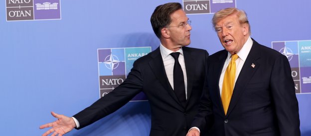 Wchodząc w swoją tradycyjną już rolę, sekretarz generalny paktu Mark Rutte uciekł do pochlebstw, aby