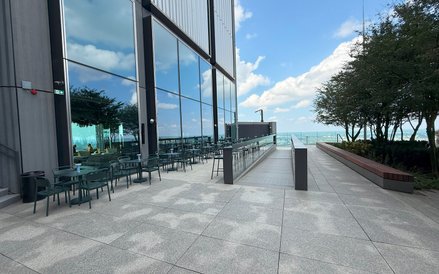 Taras najwyżej położonego rooftop baru w stolicy