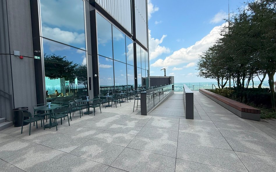 Taras najwyżej położonego rooftop baru w stolicy