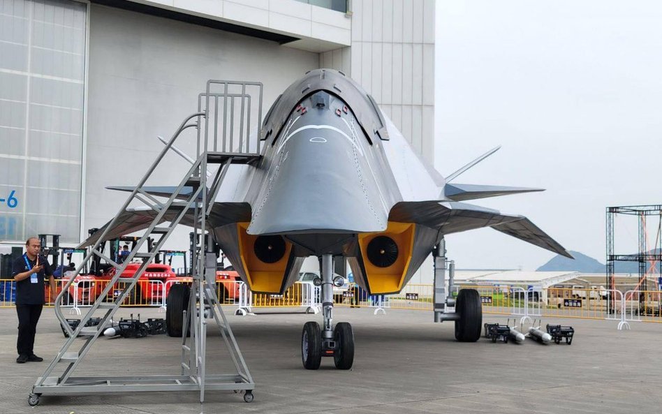 Baidi, czyli Białego Cesarza, głównego myśliwca bojowego projektu Nantianmen