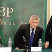 Przewodniczący RPP prof. Marek Belka (na zdjęciu w środku) oraz członkowie Rady prof. Elżbieta Chojn