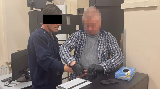 Zatrzymany mężczyzna usłyszał zarzut spowodowania ciężkiego uszczerbku na zdrowiu.