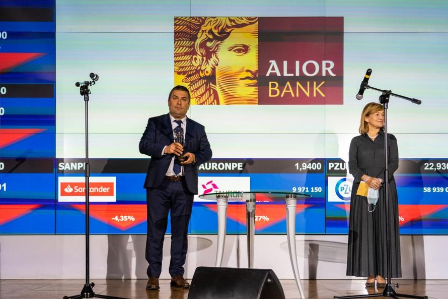 Trzecia nagroda główna trafiła do Alior Banku. Od lewej Dominik Prokop, dyrektor departamentu relacj