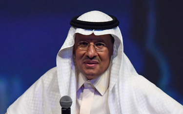 Minister ds. energii Arabii Saudyjskiej książę Abdulaziz bin Salman przemawia na konferencji energet
