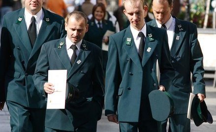 Raz na rok wakacje i przejazd na koszt urzędu