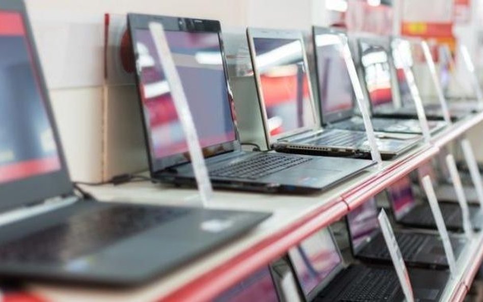Producenci komputerów cenami walczą o udziały rynkowe