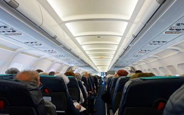 Linie lotnicze coraz częściej narzekają na agresję pasażerów