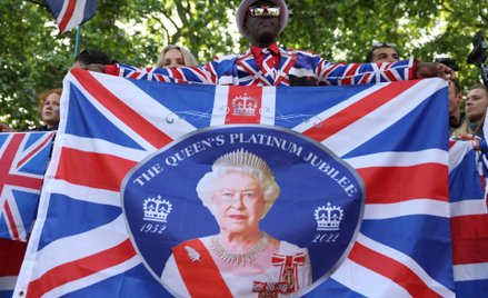 „The Guardian": Brytyjczycy na chwilę wrócili do wydawania