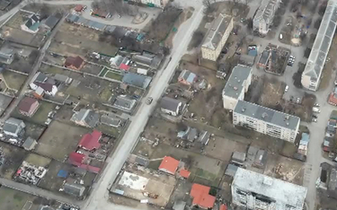 Nagrania z drona przeczą wersji Rosji. Żołnierze na ulicach Buczy, wokół ciała cywilów