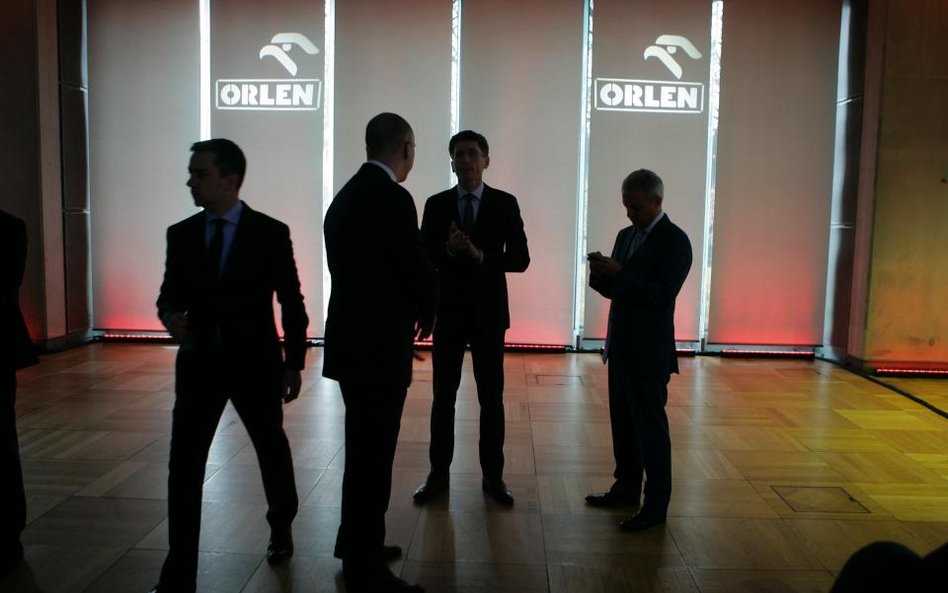 Inwestorzy czekają na wyniki spółek