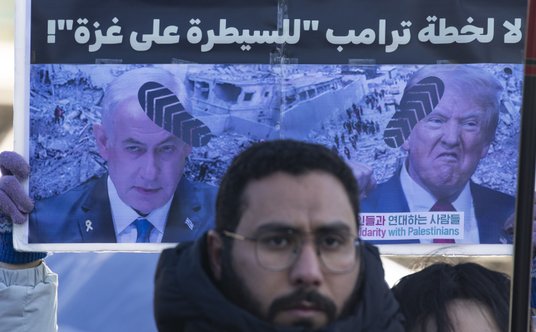 Protest przeciw planom Trumpa ws. Strefy Gazy.