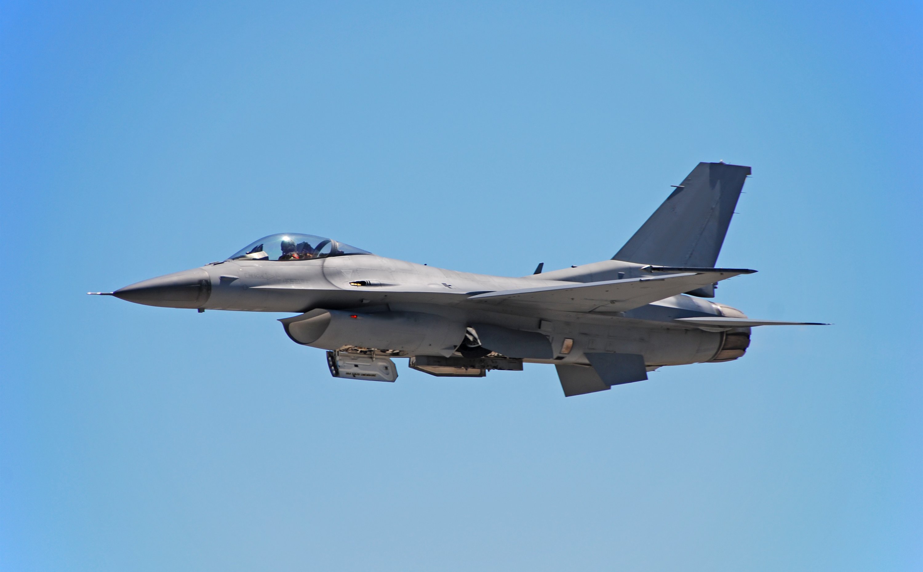 Jak będzie wyglądać rocznica koronacji Chrobrego? Samoloty F-16 nad Wisłostradą i czołgi na ulicach stolicy