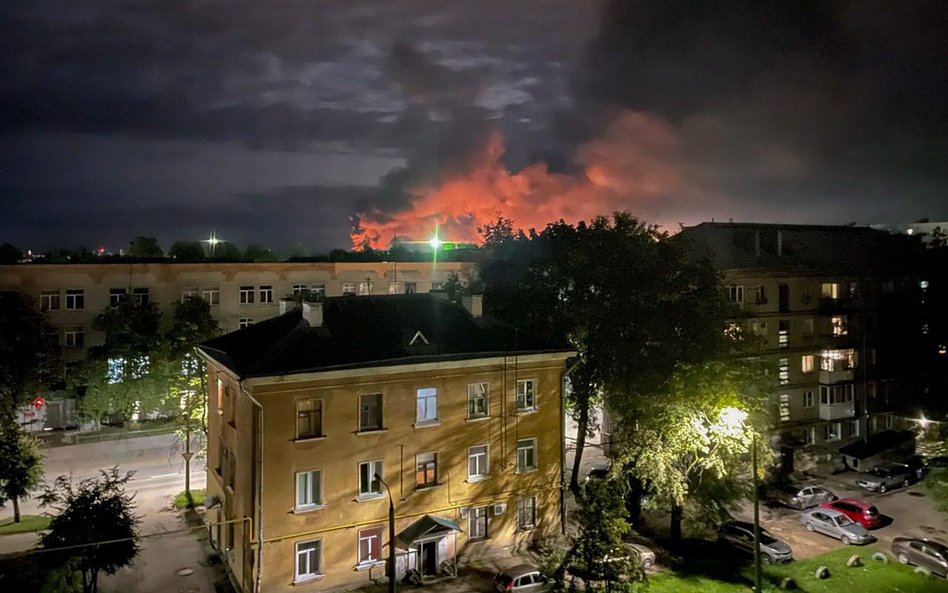 Skutki ukraińskiego ataku na Psków, oddalony od granicy o 800 km