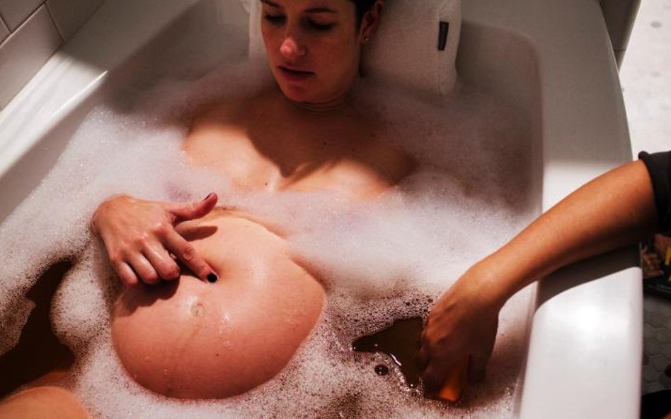 3. Sara Naomi Lewkowicz. Emily i Kate, bohaterki fotoreportażu w kategorii wydarzeń codziennych, III