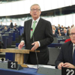 Szef Komisji Europejskiej Jean-Claude Juncker i jego zastępca Frans Timmermans czekają na ostateczny