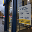 Polacy przyzwyczaili się do niedziel bez handlu, ale wciaż wyczekują weekendów, kiedy zakupy mogą ro