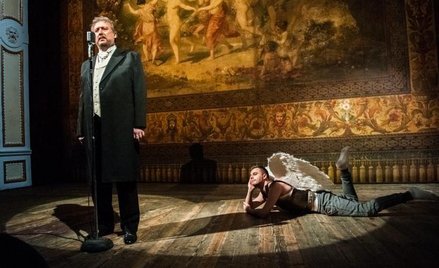 Scena ze spektaklu „Lalka” według Bolesława Prusa w Teatrze Polskim w Bielsku-Białej