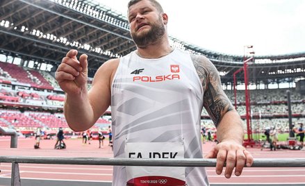 Młot płakał, jak leciał