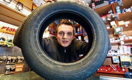 26-letni Michał Pankiewicz z Krosna rok temu nie miał stałej pracy. Dziś jest właścicielem sklepu mo