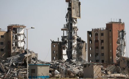 Zniszczenia po nalocie w środkowej części Strefy Gazy