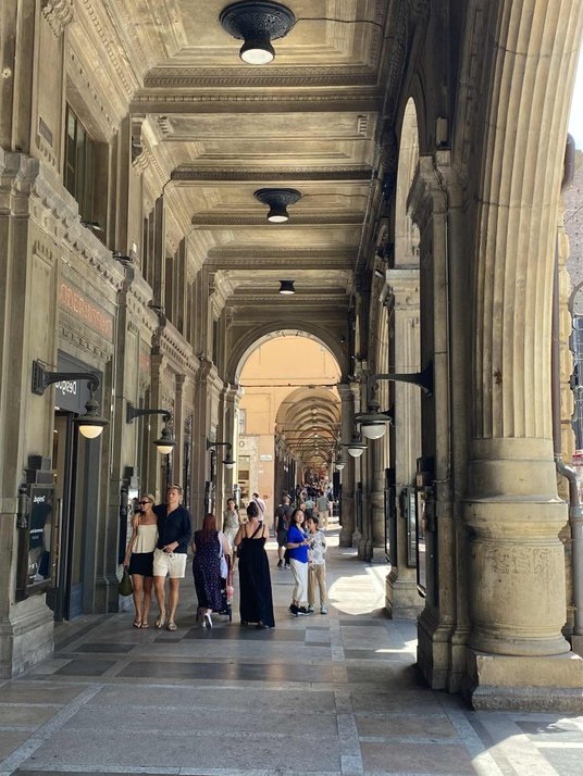 Arkady przy via dell’Indipendenza w Bolonii