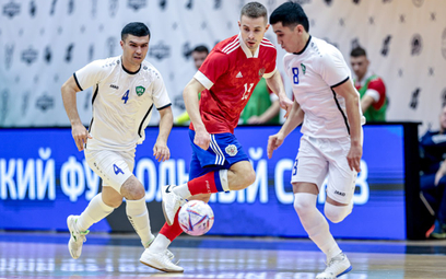 W meczach z Uzbekistanem zagrał m.in. Anton Sokołow (w środku), Rosjanin na co dzień występujący w S
