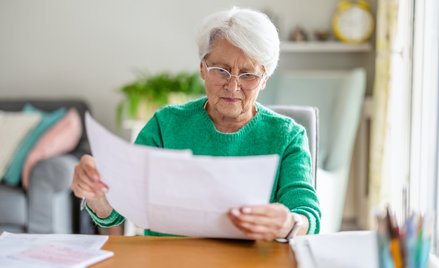 Część seniorów będzie musiała zwrócić 13. i 14. emeryturę. Kiedy ZUS upomni się o pieniądze?