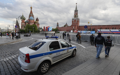 Rosyjska policja na placu Czerwonym w pobliżu Kremla w Moskwie