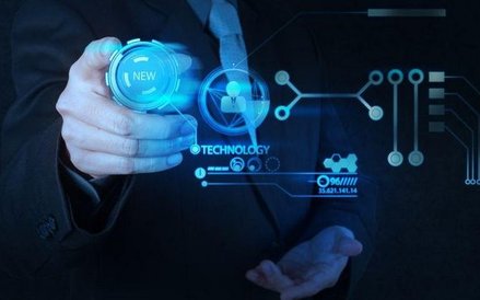 Pomaga przedsiębiorstwom w udoskonalaniu ich systemów informatycznych. Zadowolenie z pracy: 3,72/5 Ś