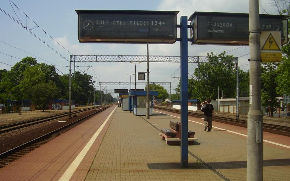 Warszawa: Kobieta wpadła pod pociąg