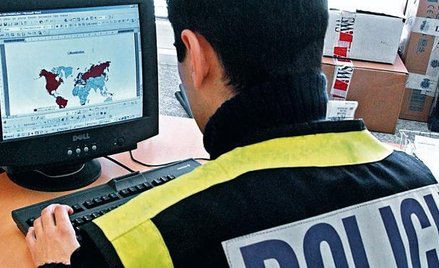 Hiszpańska policja regularnie przegląda Internet w poszukiwaniu przestępczej działalności online