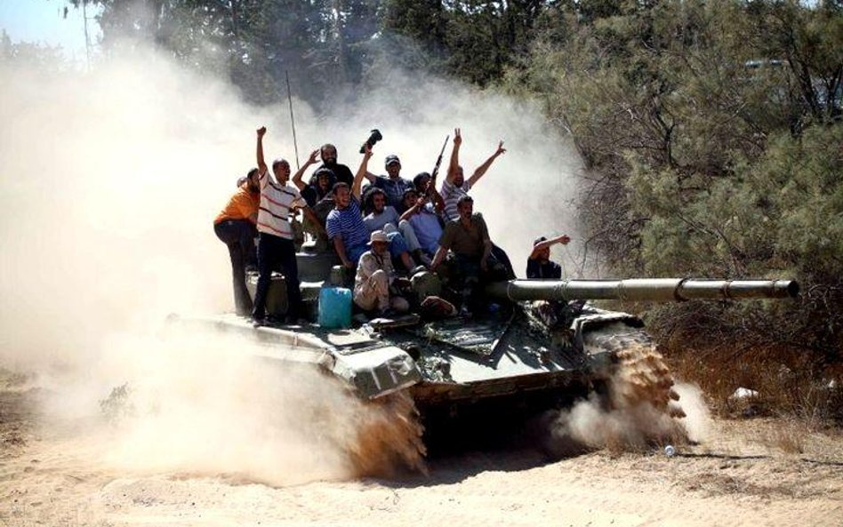 Powstańcy byli wczoraj o krok od przejęcia całkowitej kontroli nad miastem Zawija, zaledwie 50 kilom