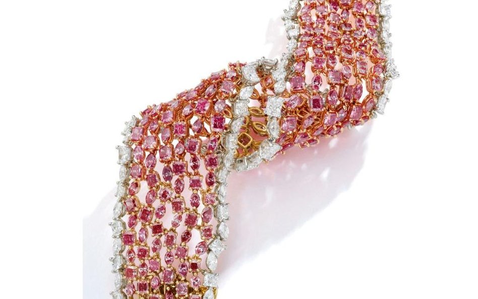 Sotheby's: Bransoletka z różowych diamentów miała być hitem aukcji
