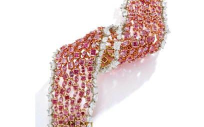 Sotheby's: Bransoletka z różowych diamentów miała być hitem aukcji