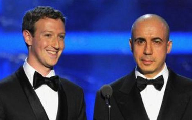 Fundatorzy Mark Zuckerberg i Jurij Milner podczas gali wręczania nagród zrealizowanej z hollywoodzki