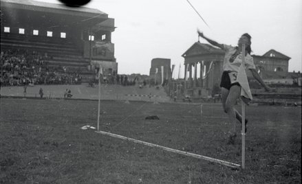 Maria Kwaśniewska podczas rzutu oszczepem