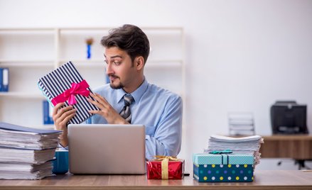 Można uniknąć podatku od prezentu na święta. Ważne wyjaśnienia MF