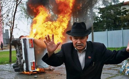 Przeciwnicy władz w Biszkeku szturmowali siedzibę rządu. W ruch poszły kamienie i koktajle Mołotowa