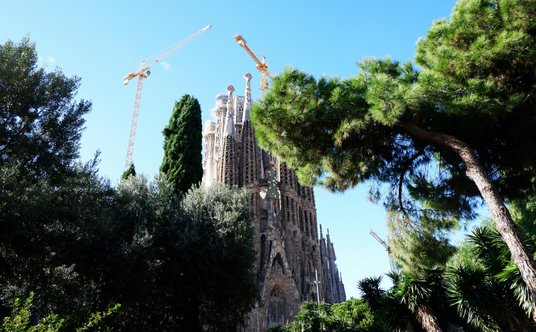 Prace nad bazyliką Sagrada Familia rozpoczęto w 1882 roku.