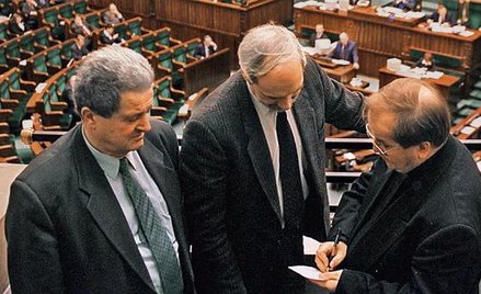 Czy posłowie od ojca Rydzyka rozłamią partię